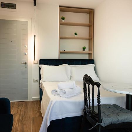 Cozy And Chic Studio Apartment Tirana Esterno foto